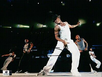 Ne-yo Signed Autographed 8x10 Photo White Pants Dancing On Stage Gv788882